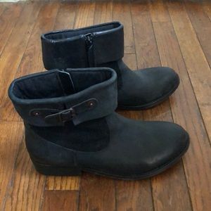 Leather Levi’s black booties
